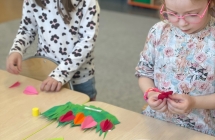 Dzieci robia kwiatki