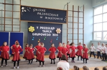 Dzieci z grupy VIII tancza