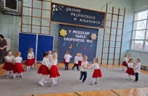 Dzieci z grupy IV tancza