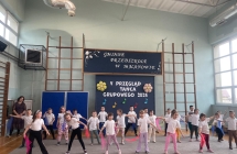 Dzieci z grupy IX tancza