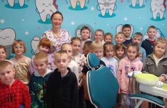 Grupowe zdjecie z pania Joanna