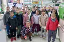 Zdjecie grupowe w aptece.
