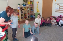 Pokaz przyrzadow uzywanych w ratownictwie medycznym.