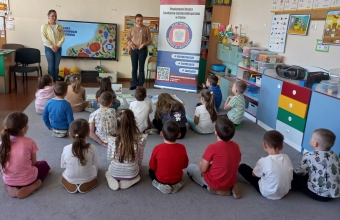 Panie witaja dzieci z gr. IX