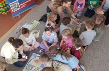 Dzieci ukladaja tzw. zdrowy talerz (1)