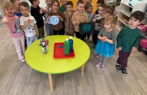 Dzien Ziemi - eksperymenty Sowek - Planeta farbami malowana