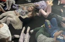 Sowki na seansie w kinie sferycznym