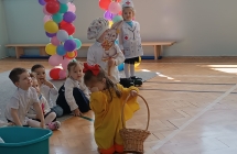 Inscenizacja Kaczka dziwaczka  dzieci z grupy I