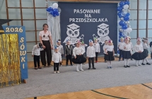 Zdjecie z papierowymi Sowkami na glowie