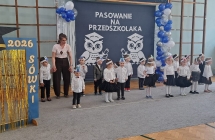 Sowki przed pasowaniem przez Pania Dyrektor