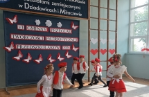 Dzieci z oddzialu w Milaczewie  tancza Kujawiaka