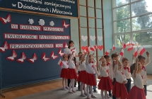 Dzieci z grupy VIII tancza w parach