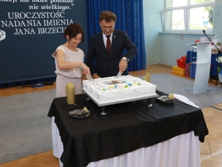 Uroczyste rozkrojenie torta