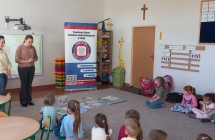 Przedszkolaki podczas warsztatow - Talerz zdrowego zywienia