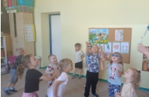 Dzieci podczas dyskoteki - grupa X