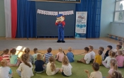 Stefan Zawodowiec rozsmiesza dzieci