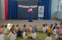 Stefan Zawodowiec rozsmiesza dzieci