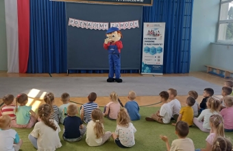 Stefan Zawodowiec rozsmiesza dzieci