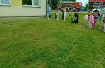 Dzieci z grupy X podczas pokazow strazackich