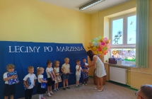 Uroczyste wreczenie upominkow - grupa X
