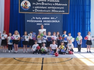 Zdjecie z nagrodami i dyplomami