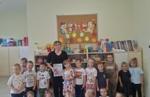 9. Zdjecie grupowe z zaproszonym gosciem