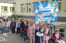 2. Grupa Myszki z transparentem ekologicznym.