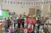 dzien przedszkolka grupa II zdjecie w opaskach