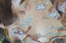 5. Ukladanie puzzli tematycznych.
