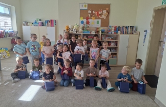 8. Zdjecie grupowe z zaproszonym gosciem.