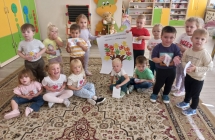 Maluszki z wykonanym Drzewem zyczliwosci