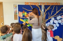 Wiewioreczki wraz z Pania tworza wspolne drzewo zyczliwosci