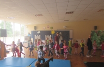 biblioteka, policjant 046