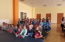 biblioteka, policjant 043