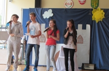 biblioteka, policjant 039