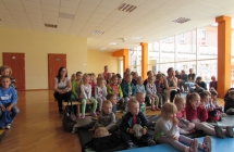 biblioteka, policjant 042